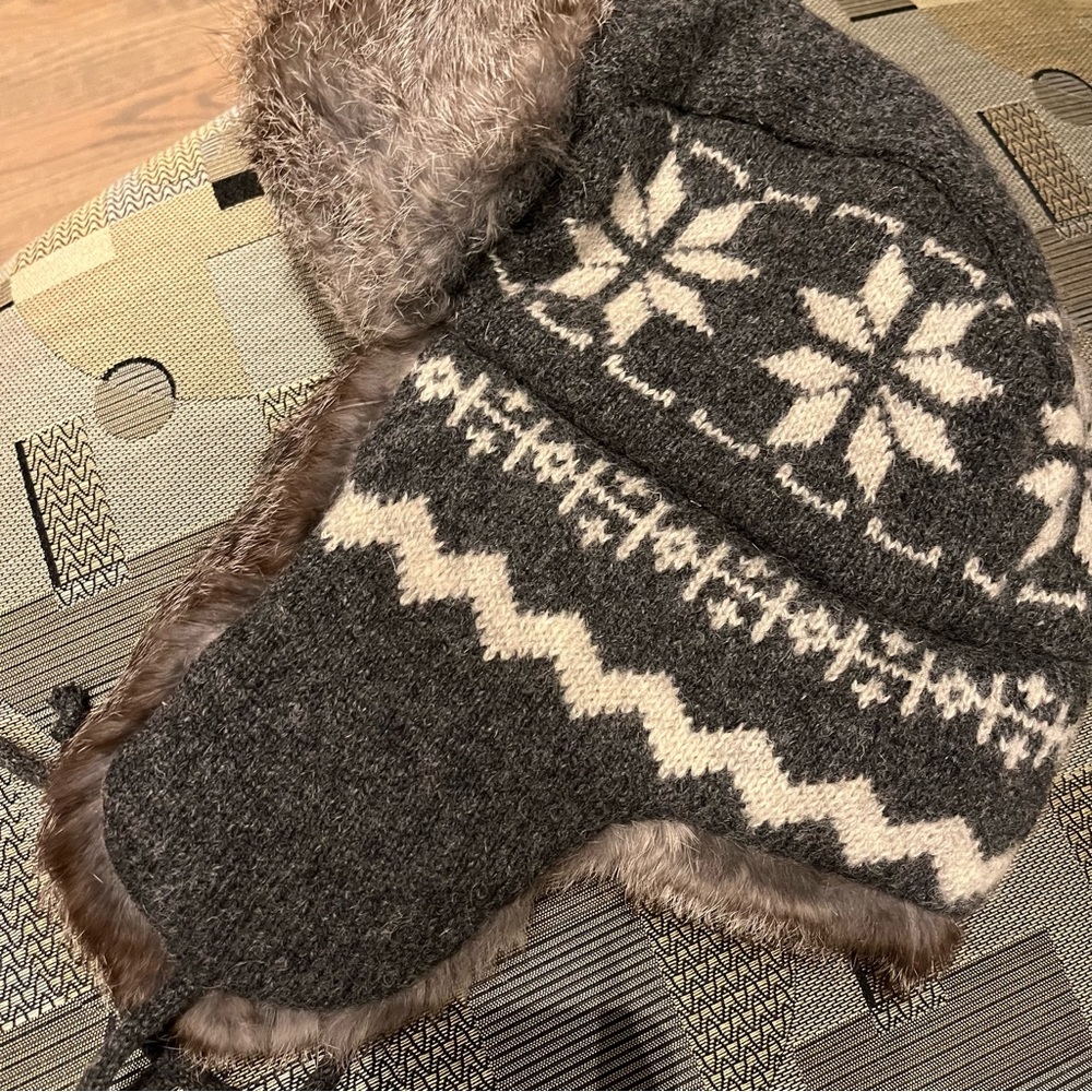 Lamb wool winter hat with real rabbit fur. Warm for any winter. Brand new.